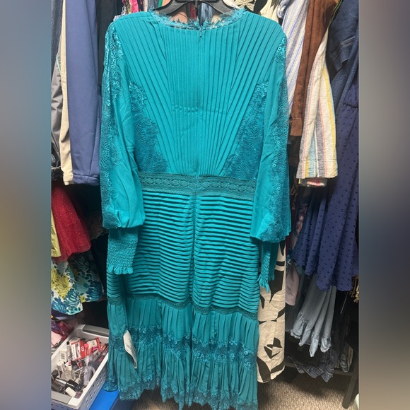 TADASHI SHOJI - NYSSA BISHOP SLEEVE DRESS - Picture 2 of 8